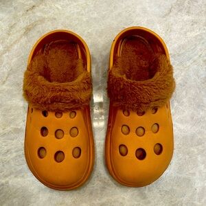 Zara fur lined croc style clogs. Kids size 35